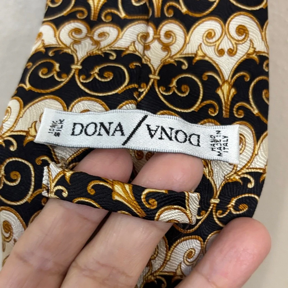 Dona/DonaElegant Paisley Tie in Cream and Brown Hand Made IN ITALY